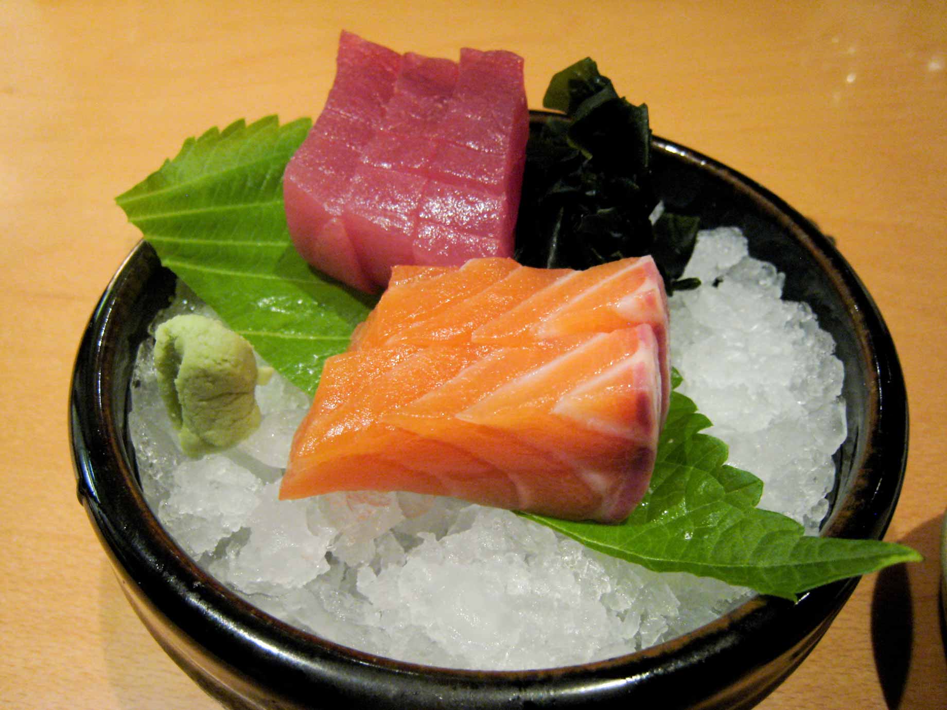 sashimi de thon maguro, sashimis de saumon, poisson cru